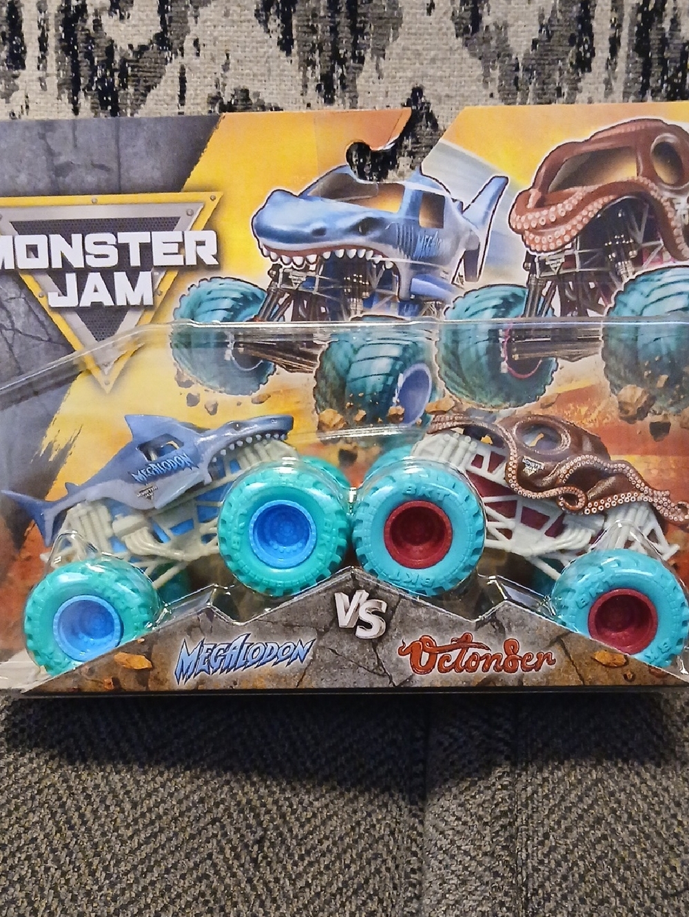 Megalodon vs Octonber Twin Pack - Blue/Teal Wheels Monster Jam Ser 35